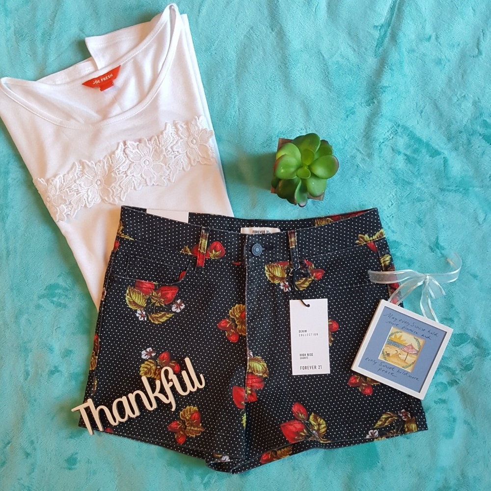 FOREVER 21 🌷ROSE SHORTS - Picture 1 of 3